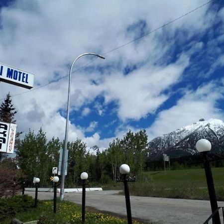 Akai Motel Canmore Bagian luar foto