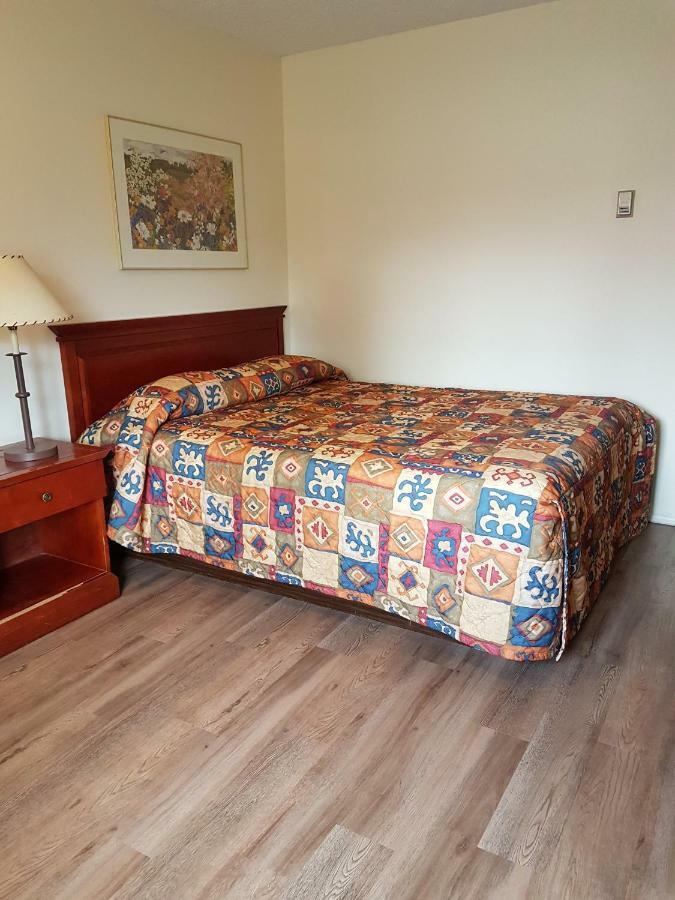 Akai Motel Canmore Bagian luar foto