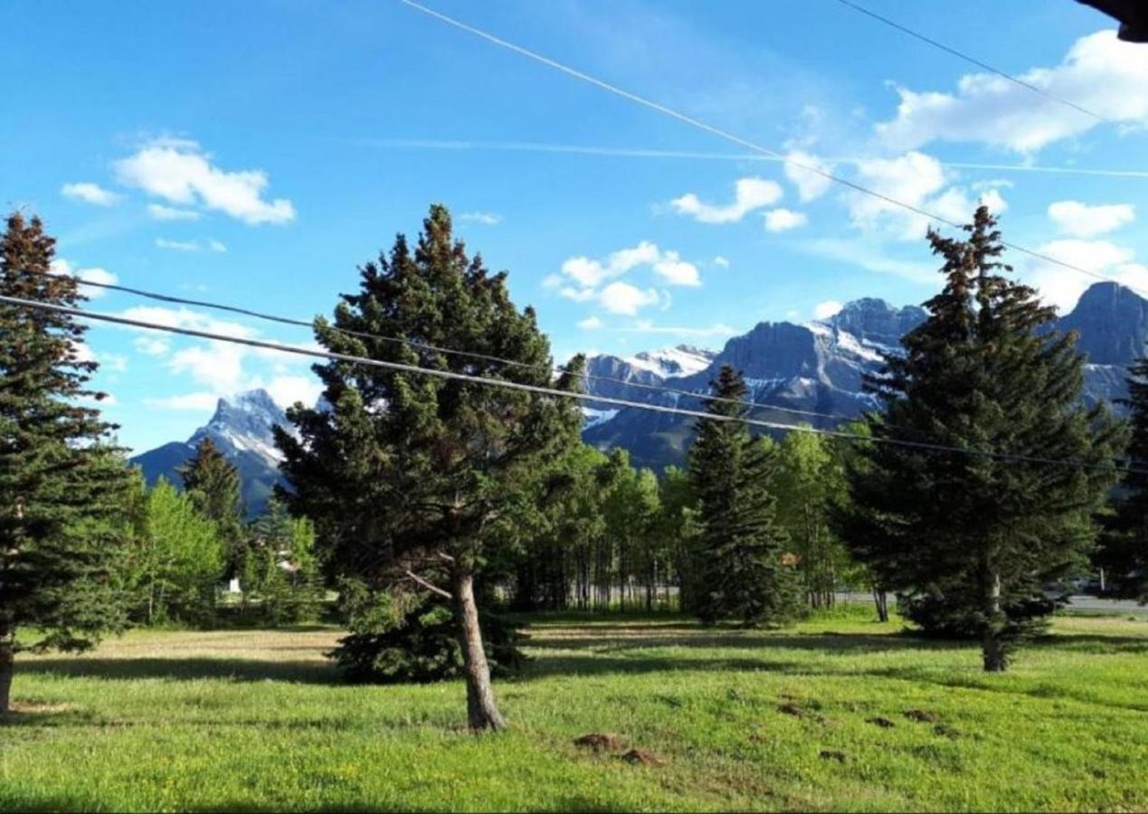 Akai Motel Canmore Bagian luar foto